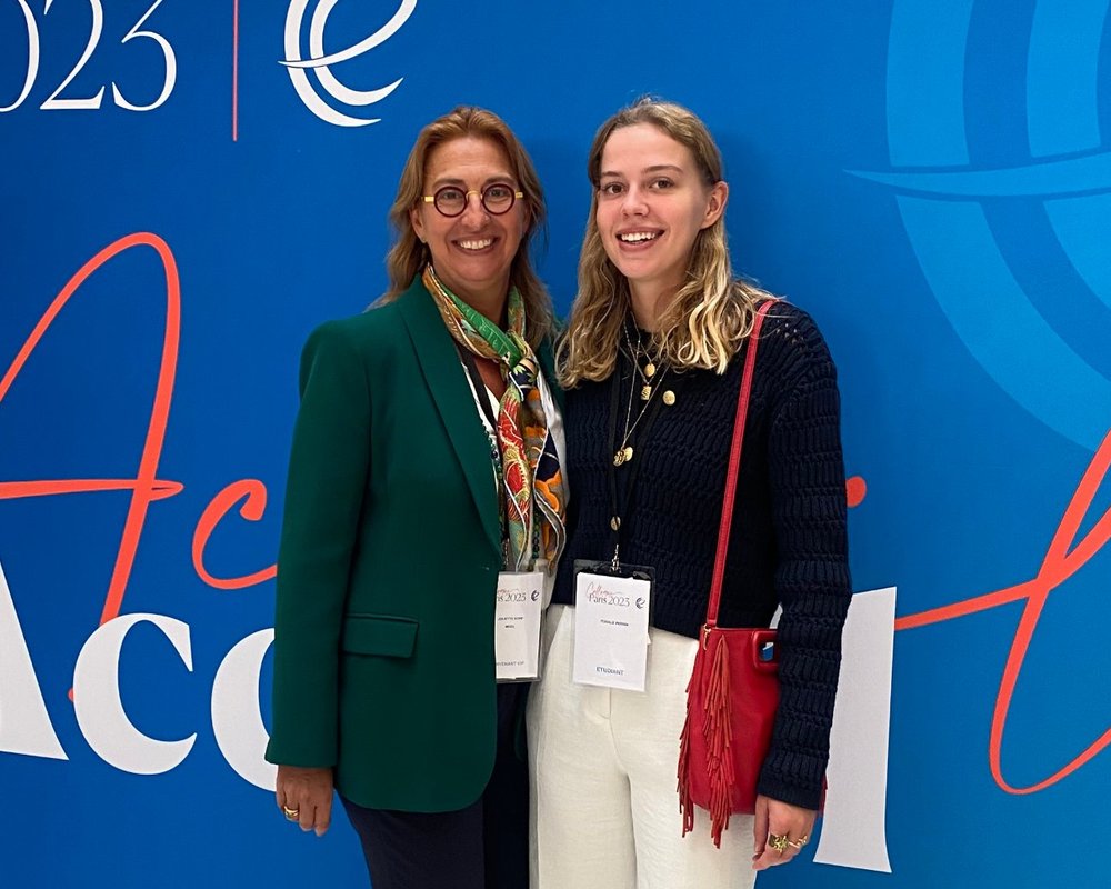 Juliette Kopp et sa fille au colloque des Conseillers du commerce extérieur de la France, à Bercy, où Juliette intervenait